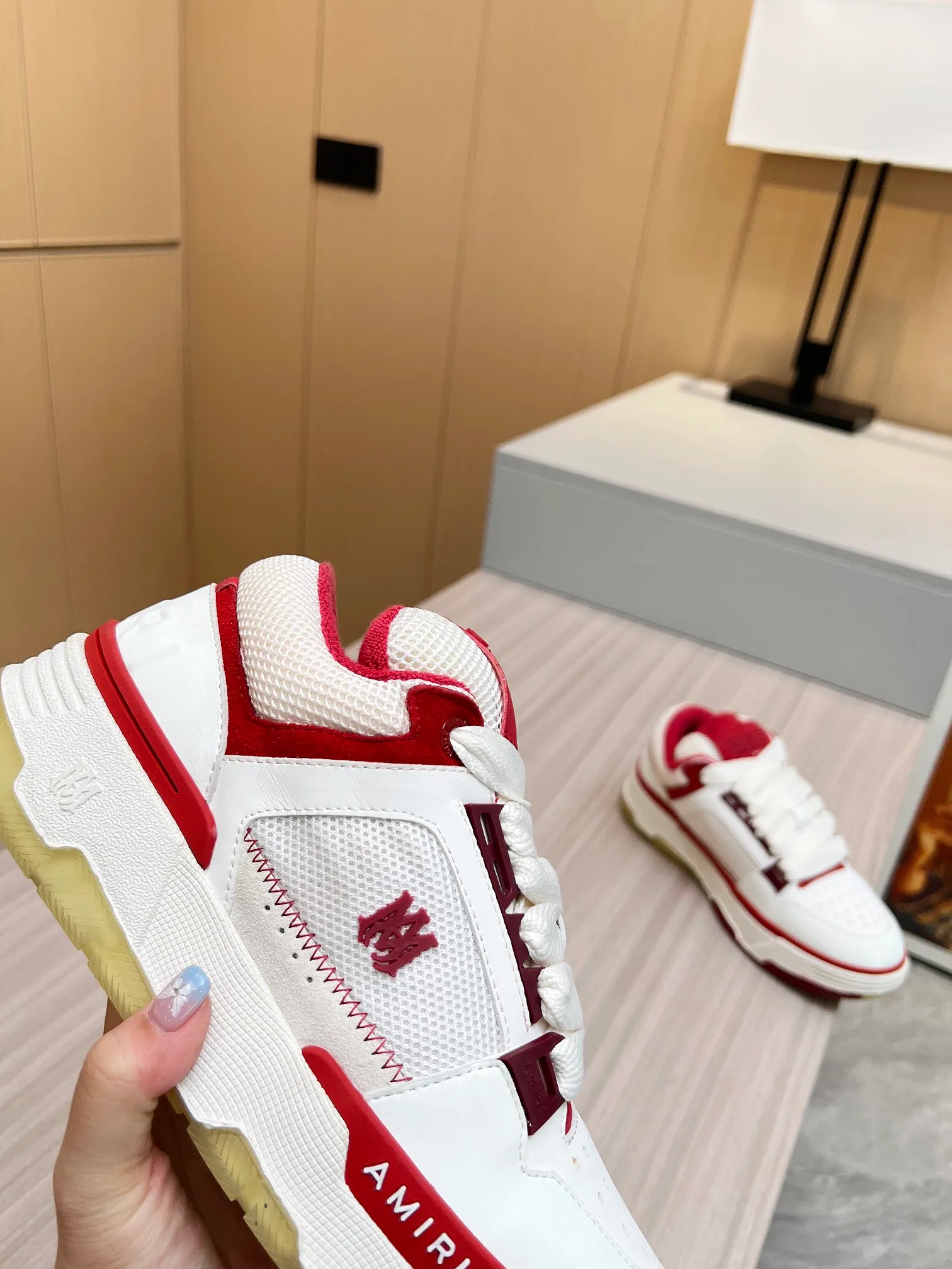 p620💰Men's shoes Amiri Emile's 2023 spring and summer new MA-1 bread shoes, couple models, casual sports shoes, sneakers Amiri gave up the rock punk style in the new season and used a large number of unsaturated colors, Morandi tones, whether you see or wear them, it will make people very happy. The large tongue of the bread shoes continues, shortens the length of the shoe body, thickens the midsole, and the toe part is more rounded. Amiri's brand letters and MA logo appear on the side of the shoe. Fabric: Original customized imported first-layer cowhide + mesh. Lining: Original customized breathable towel lining. Outsole. Foam combination material. Bottom thickness: 4CM. Size: Men's 39-45